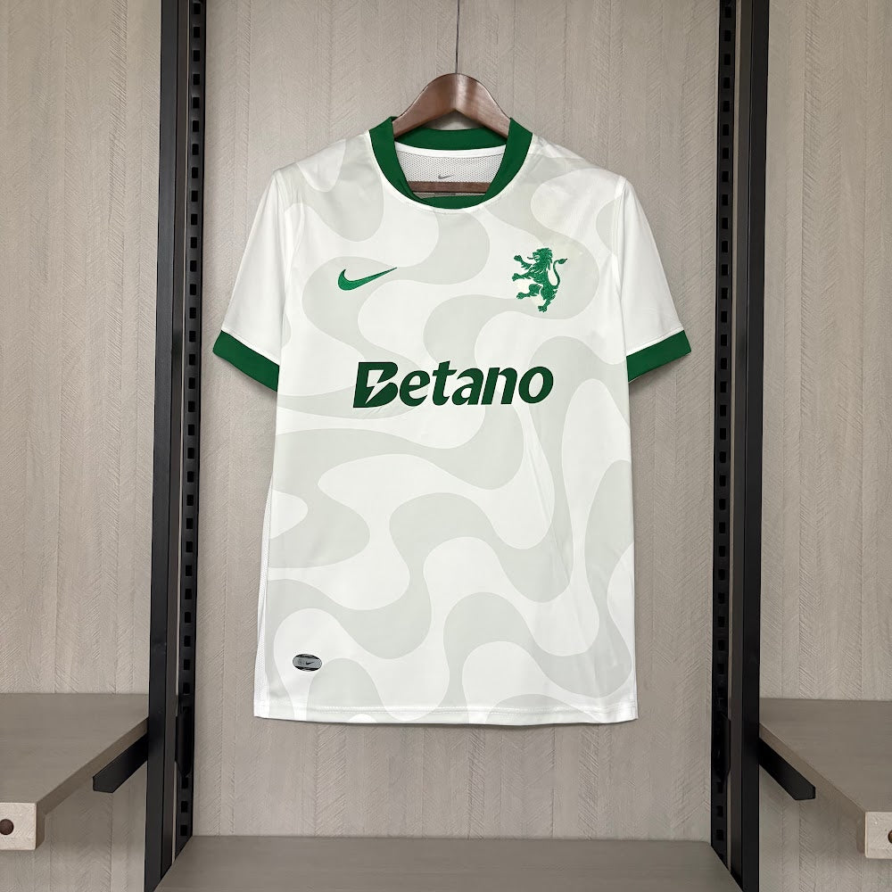 Camisa Sporting 25/26 - Torcedor Branca e Verde Estampada