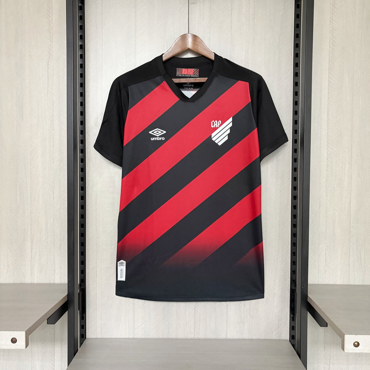 Camisa Atlético Paranaense 26/27 - Torcedor Preta e Vermelha Diagonal