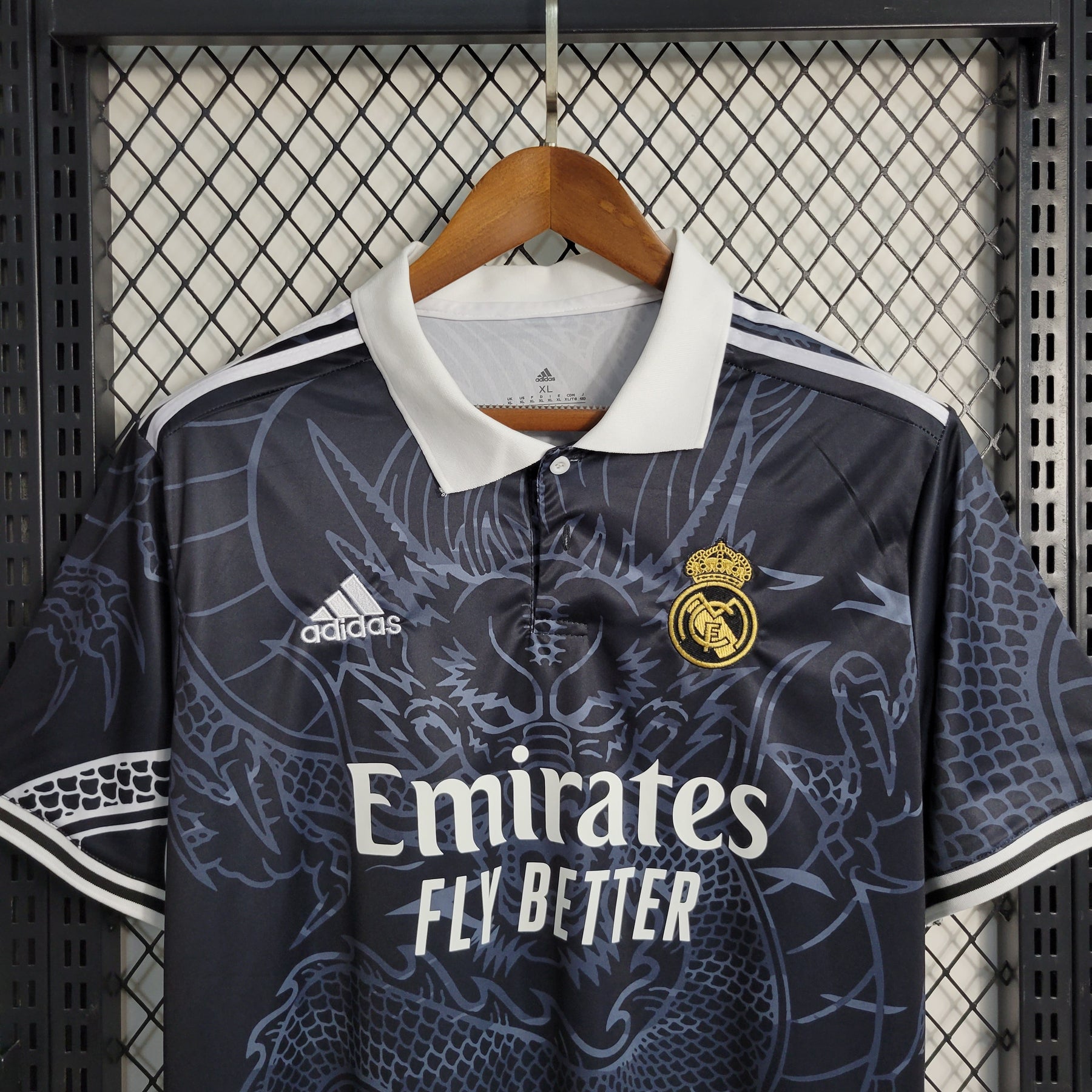 Camisa Real Madrid Black Edição Especial  23/24 - Versão Torcedor
